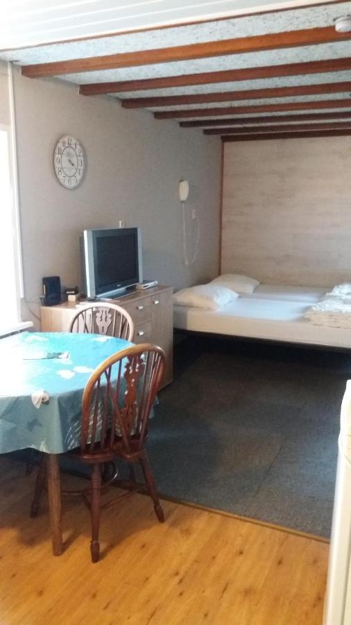 Studio Apartment Wimmenum Стая снимка